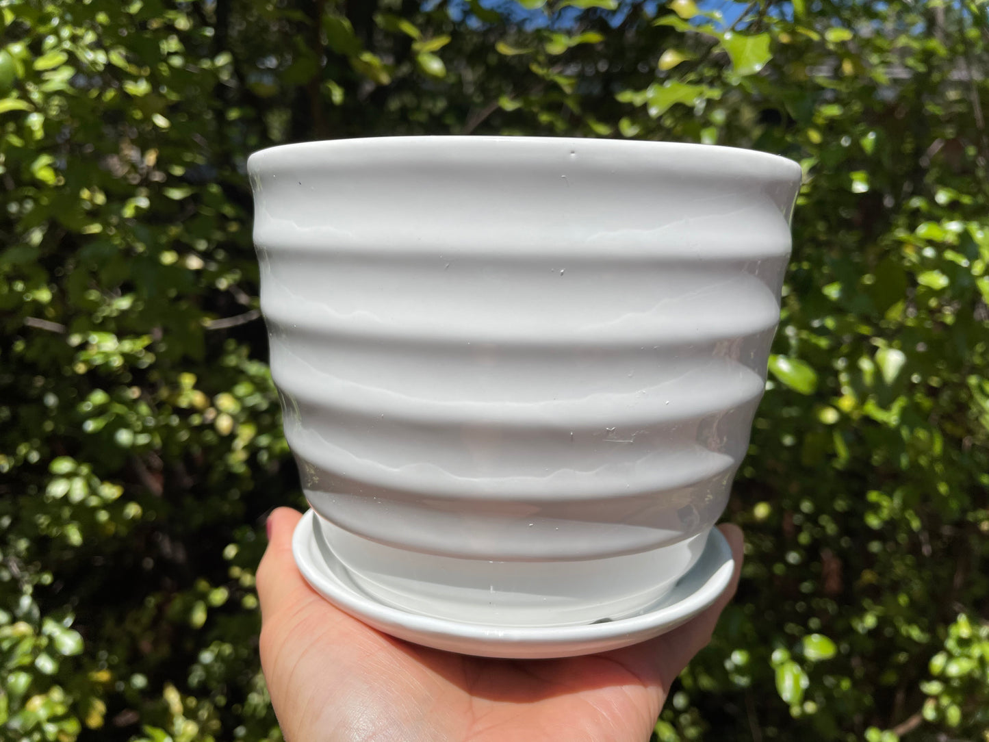 4x White ceramic glazed round pots